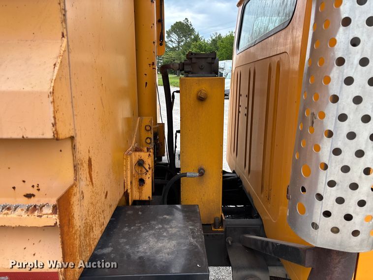 image for item FC5703 2001 International 4900 Crew Cab dump truck