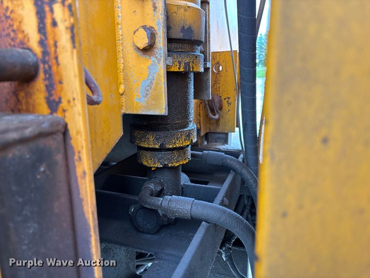 image for item FC5703 2001 International 4900 Crew Cab dump truck