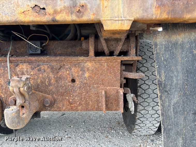 image for item FC5703 2001 International 4900 Crew Cab dump truck