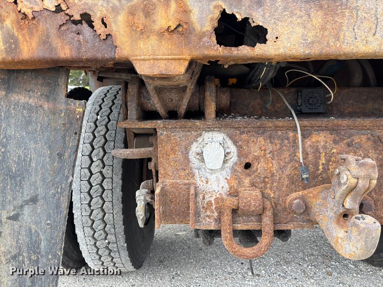 image for item FC5703 2001 International 4900 Crew Cab dump truck