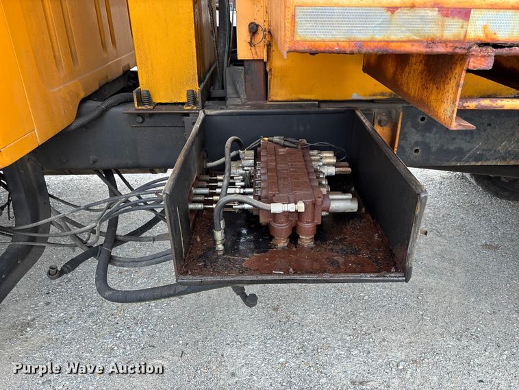 image for item FC5703 2001 International 4900 Crew Cab dump truck