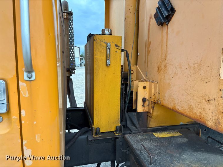 image for item FC5703 2001 International 4900 Crew Cab dump truck