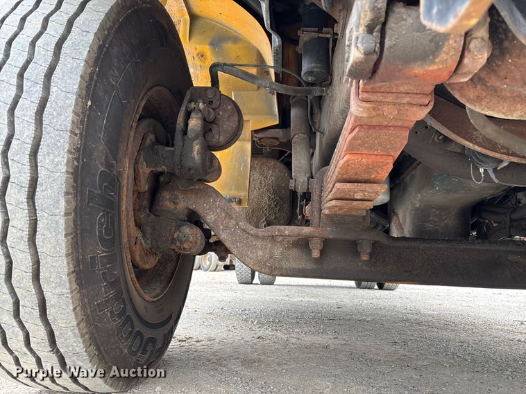 image for item FC5703 2001 International 4900 Crew Cab dump truck