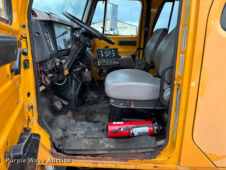 image for item FC5703 2001 International 4900 Crew Cab dump truck