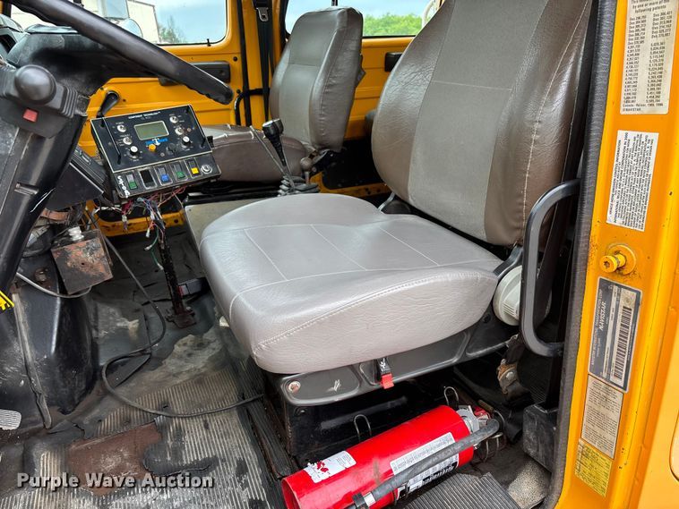 image for item FC5703 2001 International 4900 Crew Cab dump truck