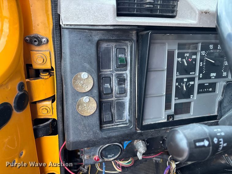 image for item FC5703 2001 International 4900 Crew Cab dump truck