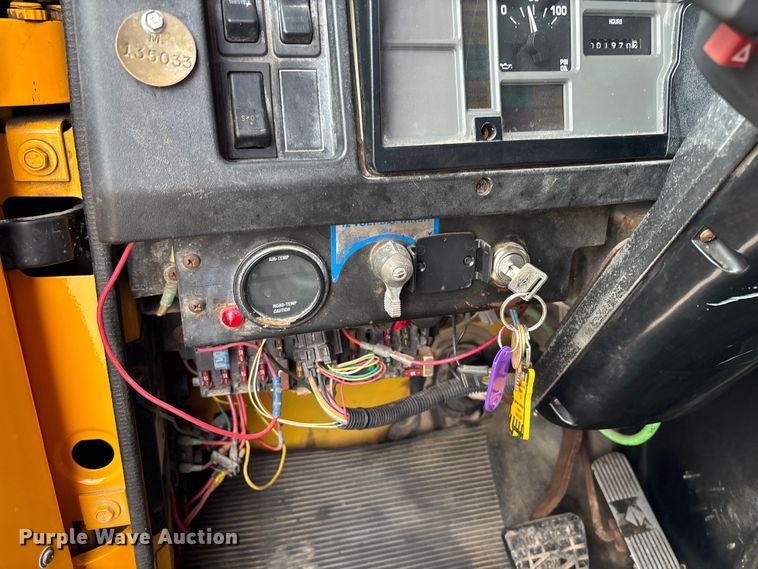 image for item FC5703 2001 International 4900 Crew Cab dump truck
