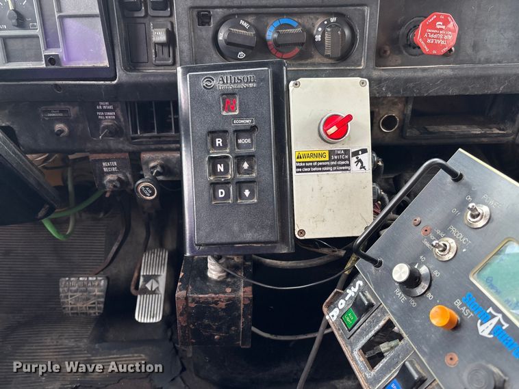 image for item FC5703 2001 International 4900 Crew Cab dump truck