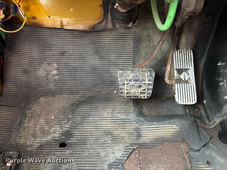 image for item FC5703 2001 International 4900 Crew Cab dump truck