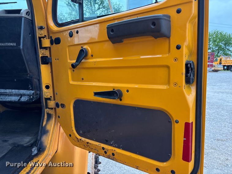 image for item FC5703 2001 International 4900 Crew Cab dump truck