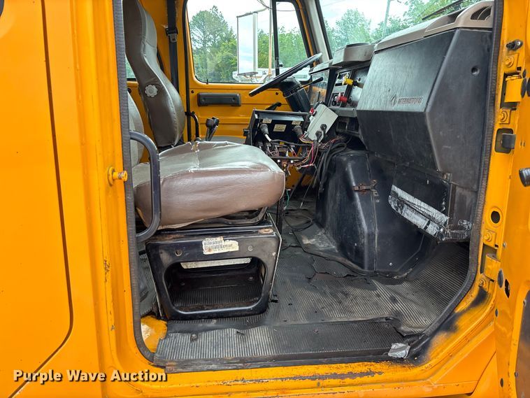 image for item FC5703 2001 International 4900 Crew Cab dump truck