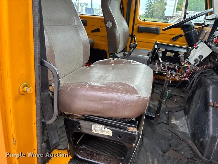 image for item FC5703 2001 International 4900 Crew Cab dump truck
