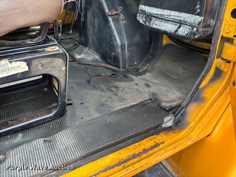 image for item FC5703 2001 International 4900 Crew Cab dump truck