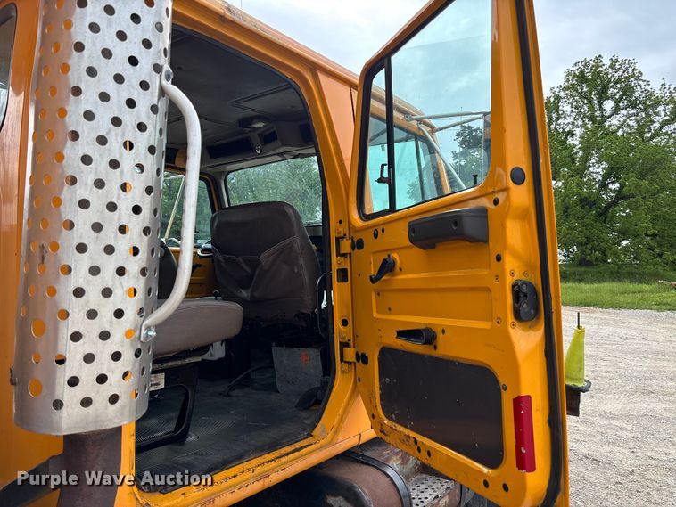 image for item FC5703 2001 International 4900 Crew Cab dump truck