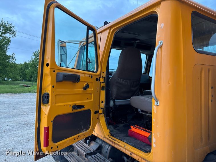 image for item FC5703 2001 International 4900 Crew Cab dump truck