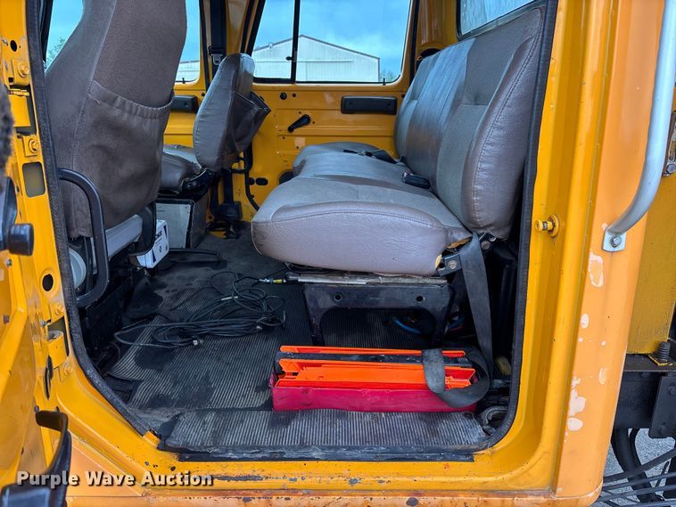 image for item FC5703 2001 International 4900 Crew Cab dump truck