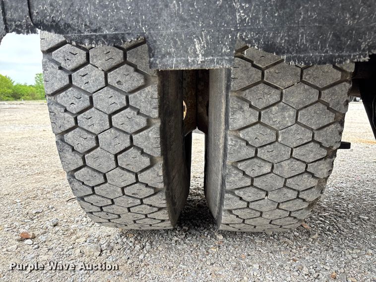 image for item FC5703 2001 International 4900 Crew Cab dump truck