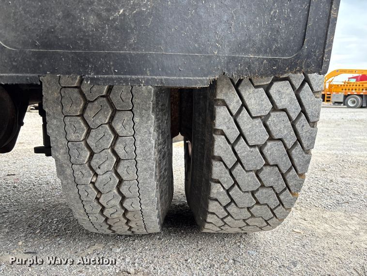 image for item FC5703 2001 International 4900 Crew Cab dump truck