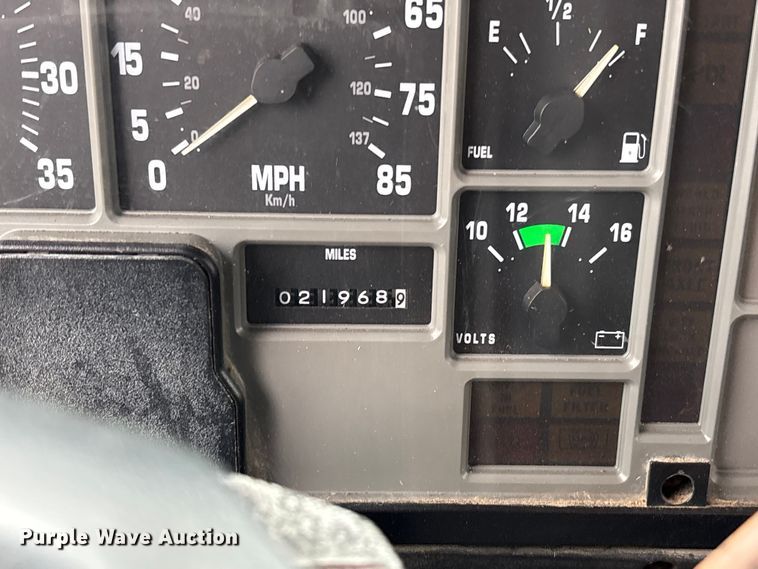 image for item FC5703 2001 International 4900 Crew Cab dump truck