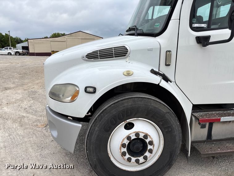 image for item FC5704 2007 Freightliner Business Class M2 bucket truck