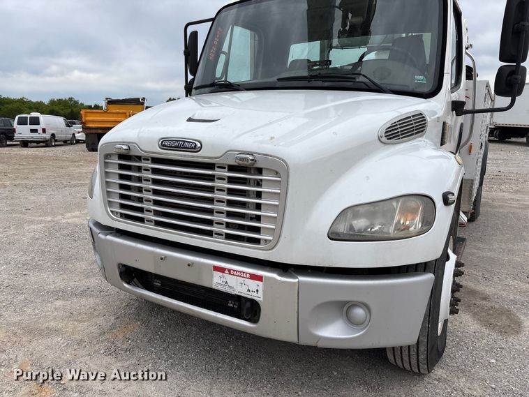 image for item FC5704 2007 Freightliner Business Class M2 bucket truck