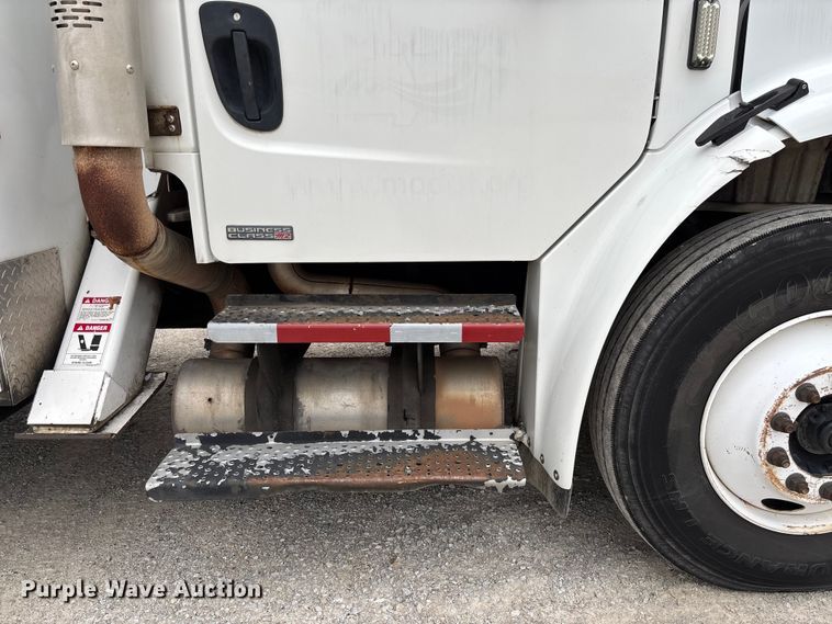 image for item FC5704 2007 Freightliner Business Class M2 bucket truck