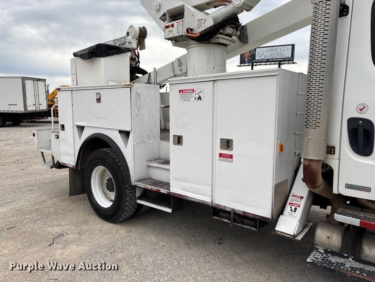 image for item FC5704 2007 Freightliner Business Class M2 bucket truck