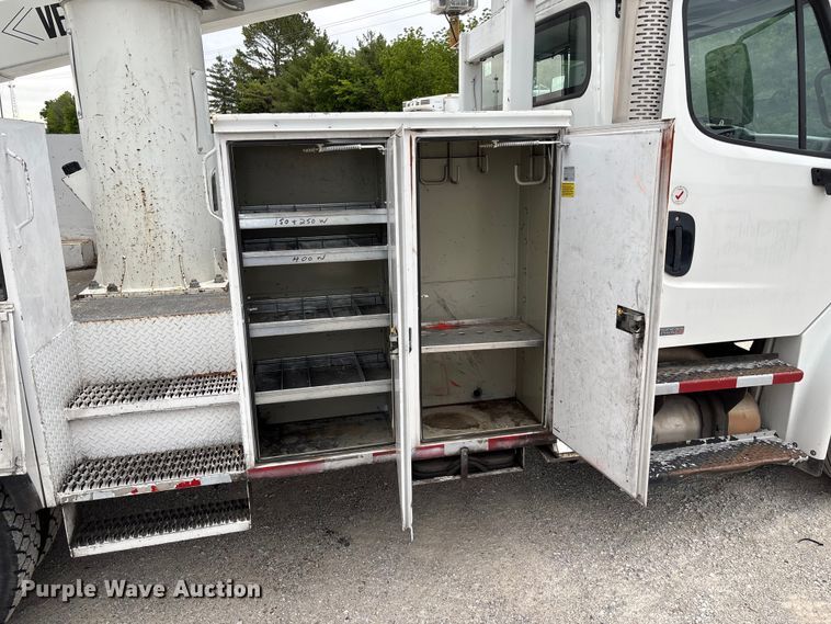 image for item FC5704 2007 Freightliner Business Class M2 bucket truck
