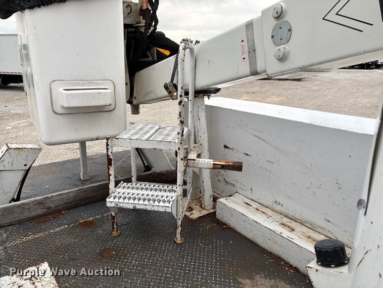 image for item FC5704 2007 Freightliner Business Class M2 bucket truck