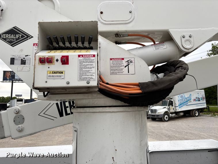 image for item FC5704 2007 Freightliner Business Class M2 bucket truck