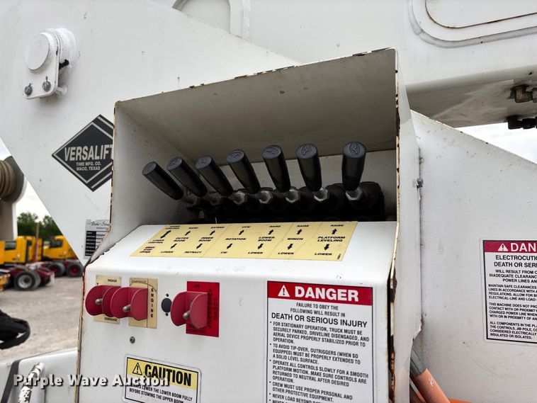 image for item FC5704 2007 Freightliner Business Class M2 bucket truck