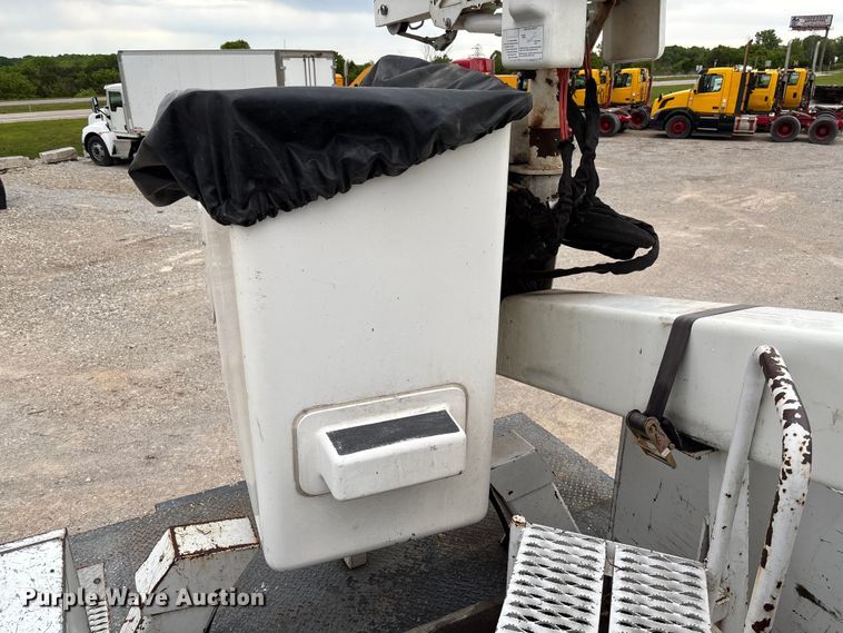image for item FC5704 2007 Freightliner Business Class M2 bucket truck