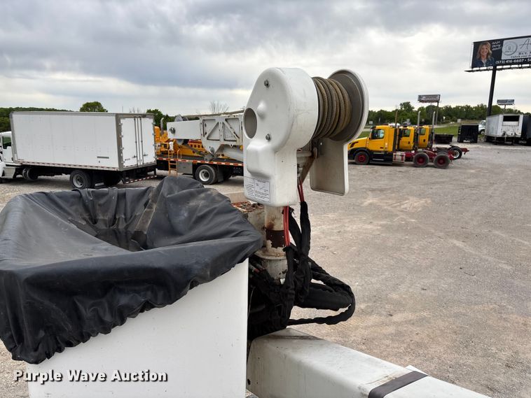 image for item FC5704 2007 Freightliner Business Class M2 bucket truck