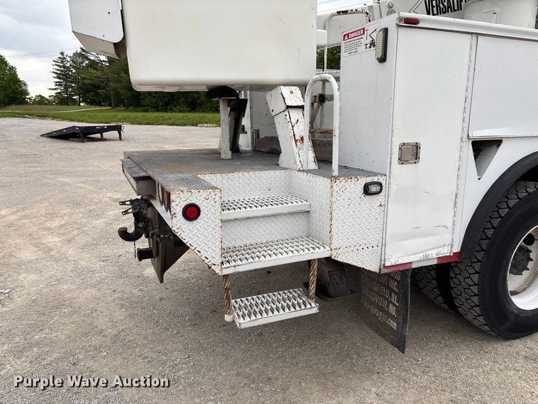 image for item FC5704 2007 Freightliner Business Class M2 bucket truck