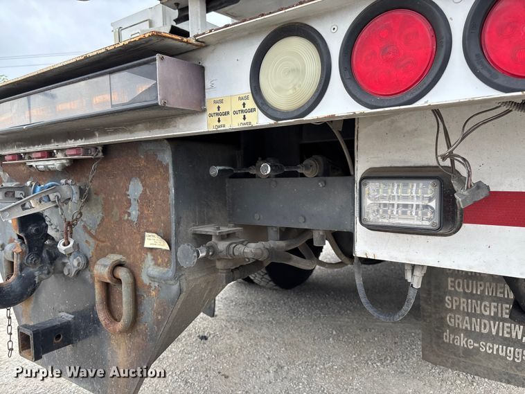 image for item FC5704 2007 Freightliner Business Class M2 bucket truck