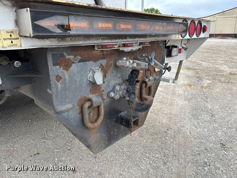 image for item FC5704 2007 Freightliner Business Class M2 bucket truck