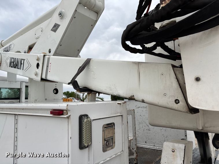 image for item FC5704 2007 Freightliner Business Class M2 bucket truck
