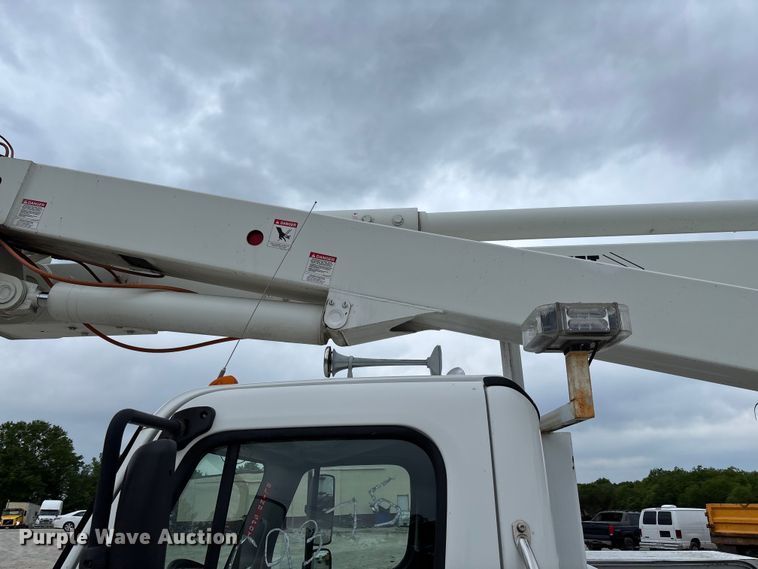 image for item FC5704 2007 Freightliner Business Class M2 bucket truck