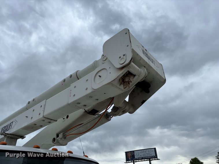image for item FC5704 2007 Freightliner Business Class M2 bucket truck