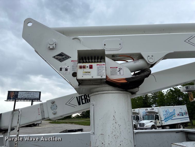 image for item FC5704 2007 Freightliner Business Class M2 bucket truck