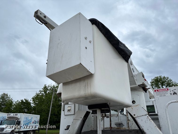 image for item FC5704 2007 Freightliner Business Class M2 bucket truck