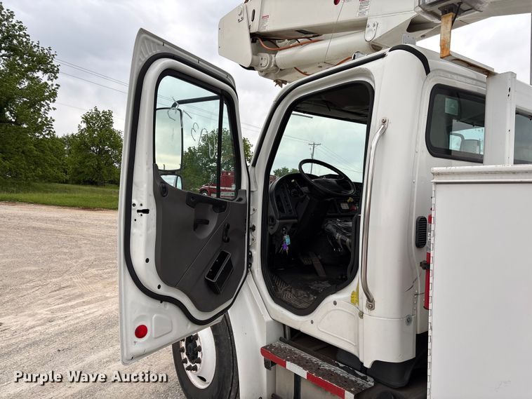 image for item FC5704 2007 Freightliner Business Class M2 bucket truck