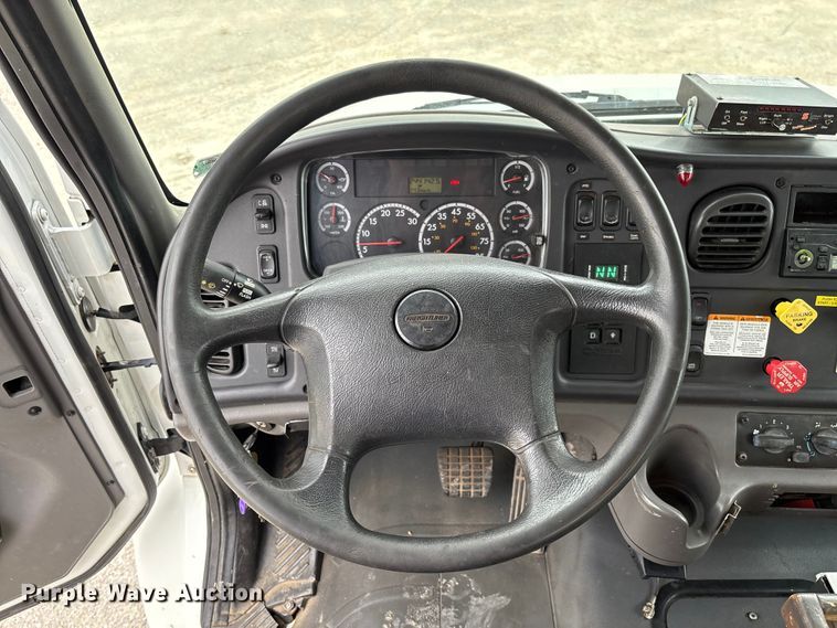 image for item FC5704 2007 Freightliner Business Class M2 bucket truck