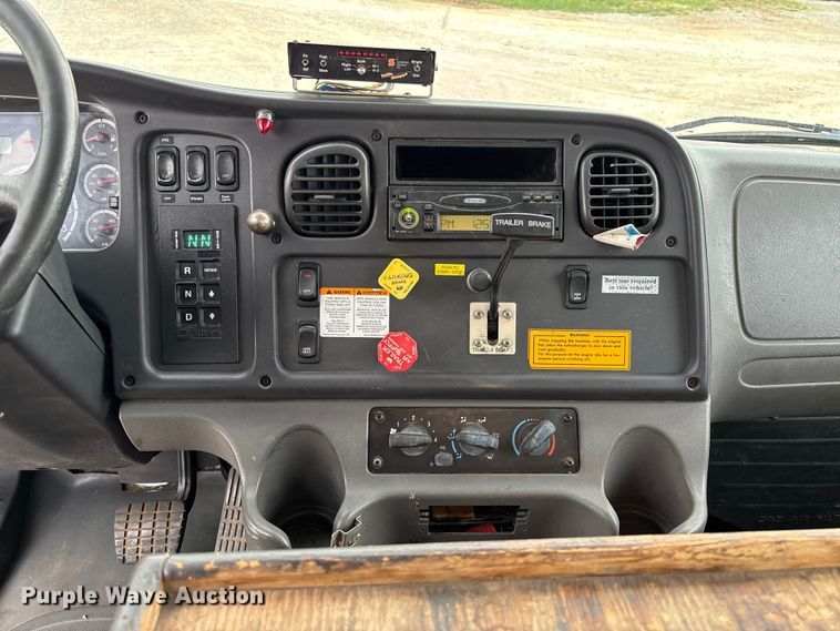image for item FC5704 2007 Freightliner Business Class M2 bucket truck