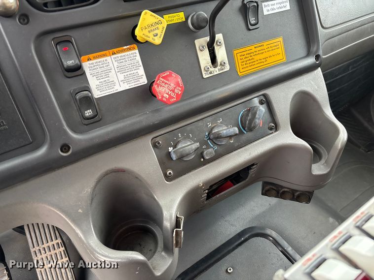image for item FC5704 2007 Freightliner Business Class M2 bucket truck