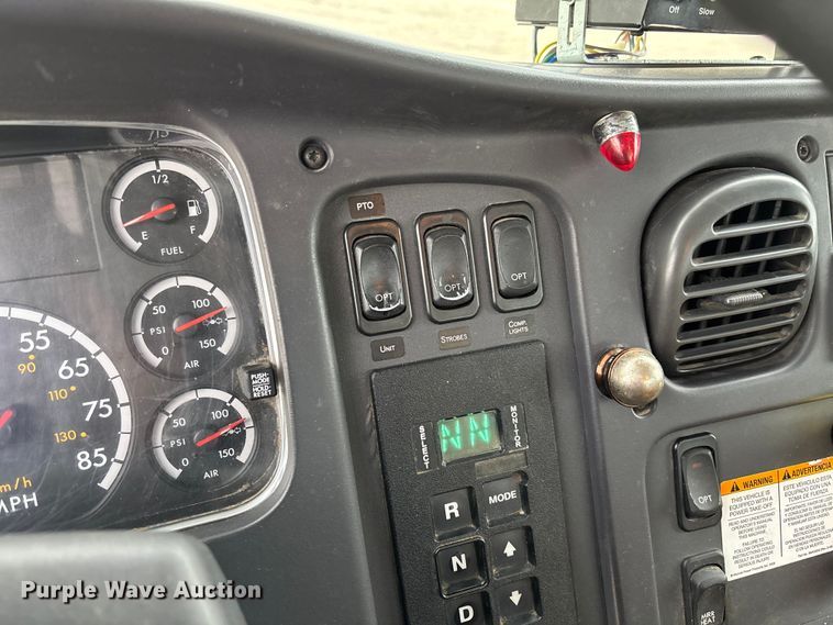 image for item FC5704 2007 Freightliner Business Class M2 bucket truck
