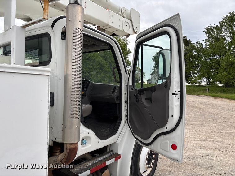 image for item FC5704 2007 Freightliner Business Class M2 bucket truck