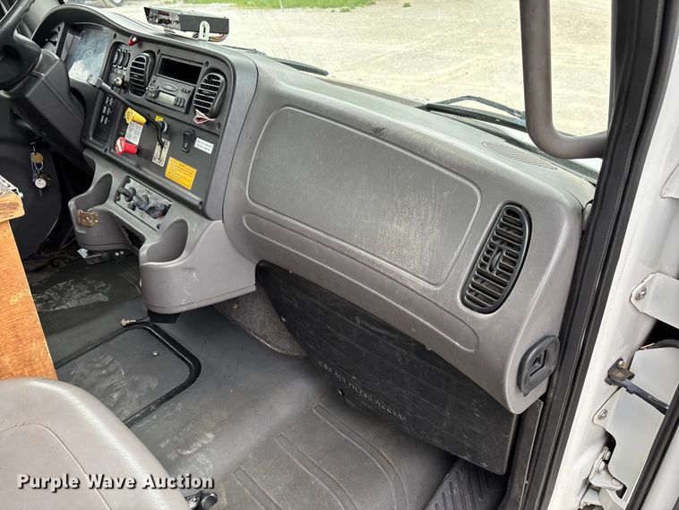 image for item FC5704 2007 Freightliner Business Class M2 bucket truck
