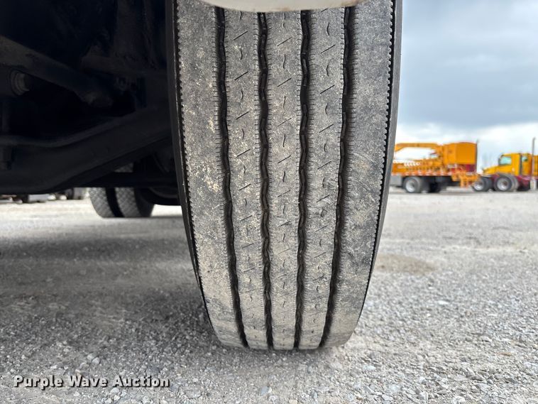 image for item FC5704 2007 Freightliner Business Class M2 bucket truck