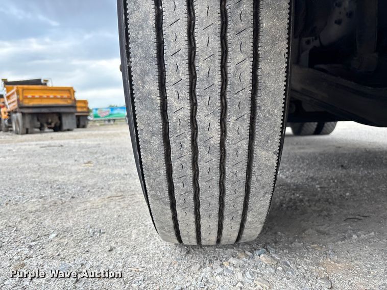 image for item FC5704 2007 Freightliner Business Class M2 bucket truck